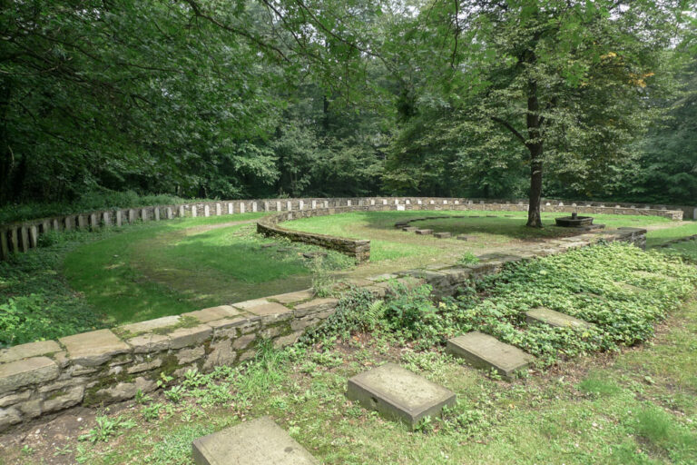 sf_Duisburg-Kaiserberg_Ehrenfriedhof03